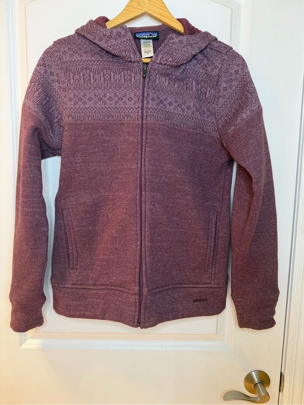 Patagonia women’s Zip-Up Hoodie Jacket in Plum, size M
